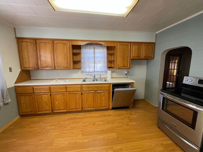206 S Cottage Grove Ave, Luverne, MN 56156