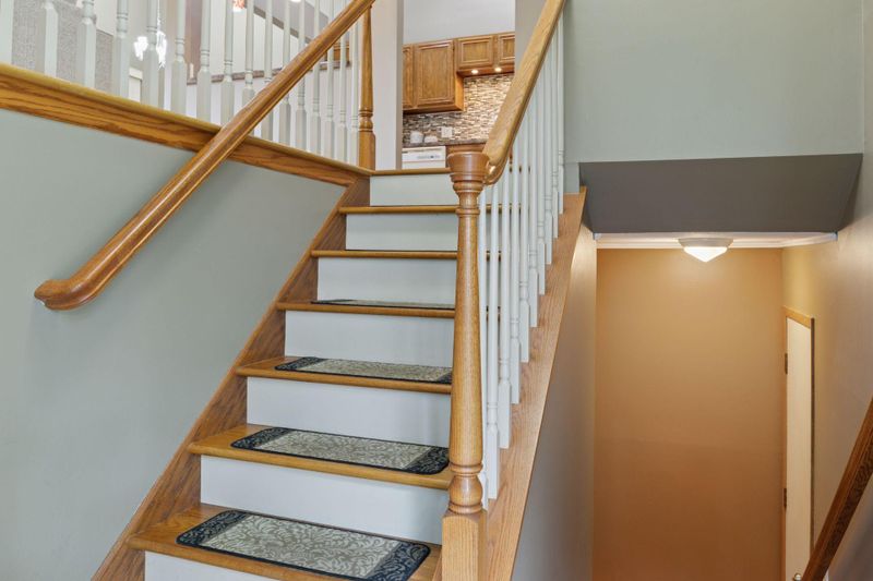 6160 Creek View Rg, Minnetonka, MN 55345