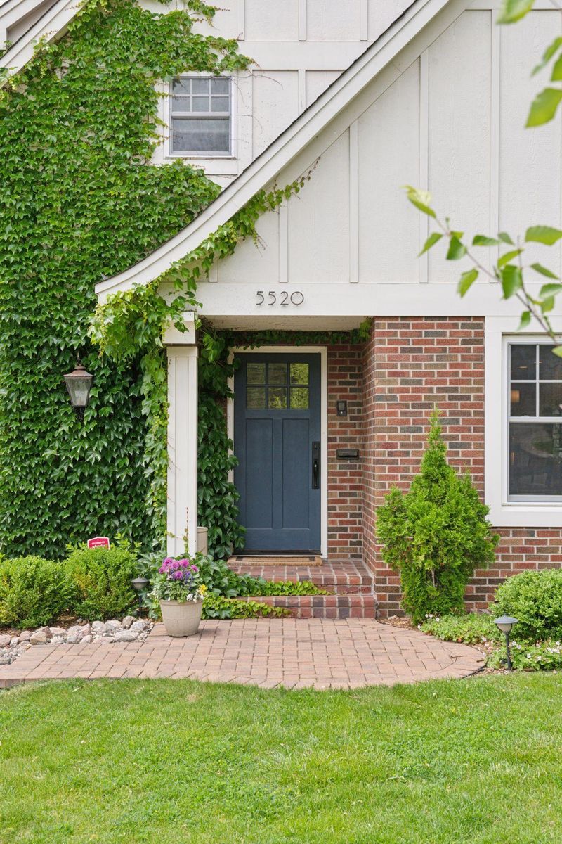 5520 Park Pl, Edina, MN 55424