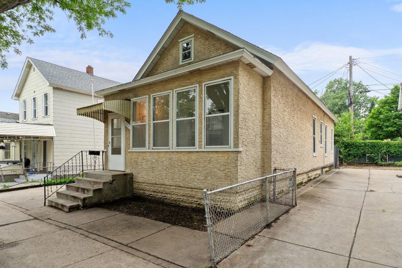 693 Bedford St, Saint Paul, MN 55130