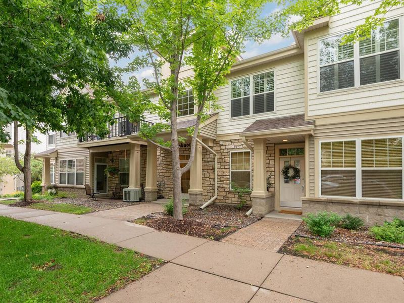 8292 Labont Way #210, Eden Prairie, MN 55344