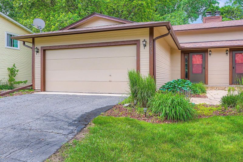 2833 Flag Ave N, New Hope, MN 55427