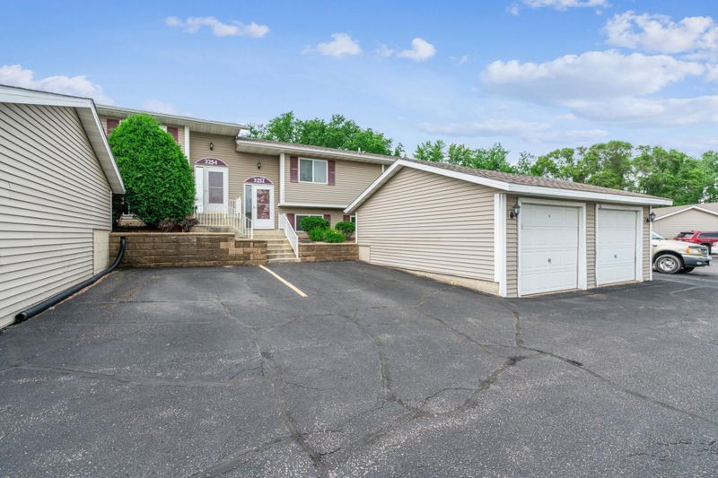 3252 Dodd Ln, Eagan, MN 55121