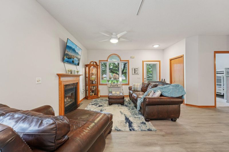 1118 Crystal Pl W, Chaska, MN 55318