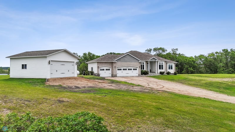 15544 260th St S, Barnesville, MN 56514