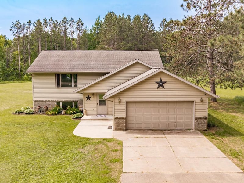 1464 Heather Ln, Cromwell, MN 55726