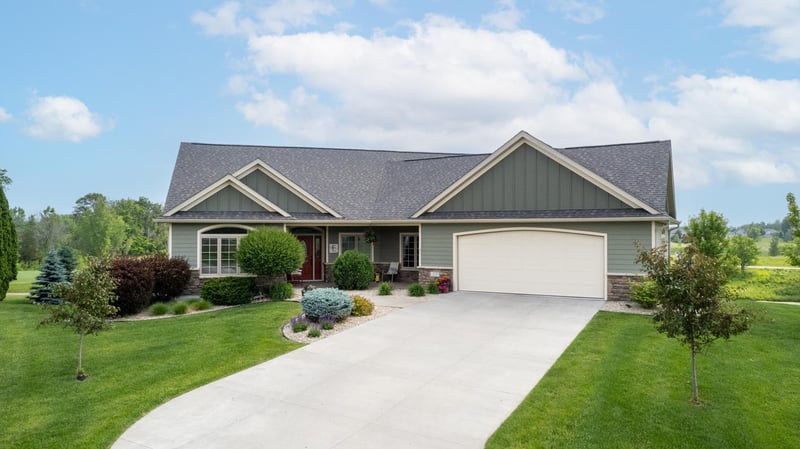 25 Harmony Ct, Lake City, MN 55041
