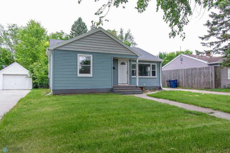 634 11th St N, Moorhead, MN 56560