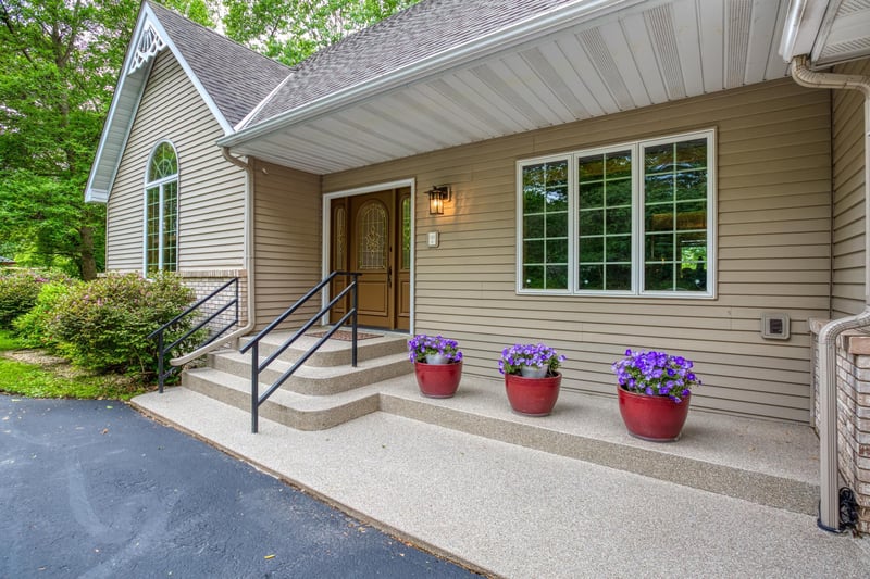 410 6th St NW, Milaca, MN 56353