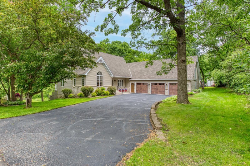 410 6th St NW, Milaca, MN 56353