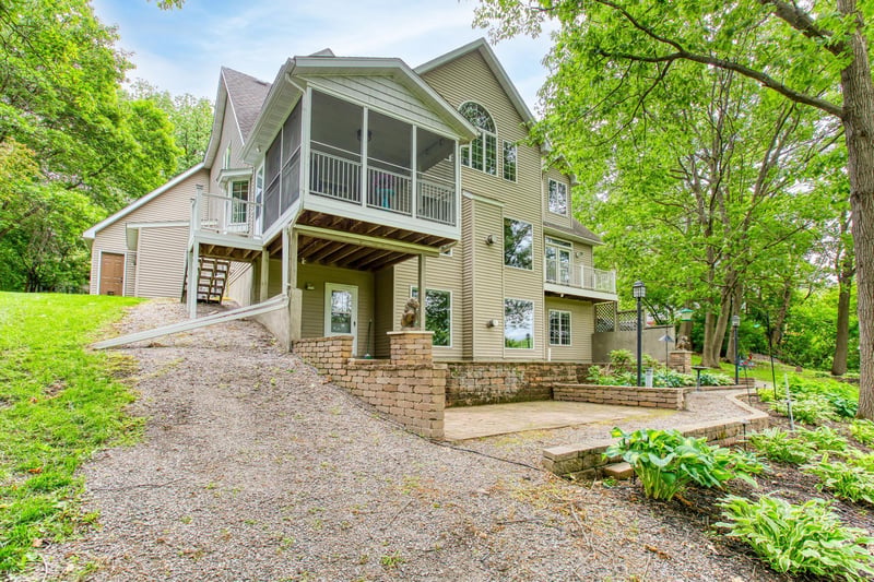 410 6th St NW, Milaca, MN 56353