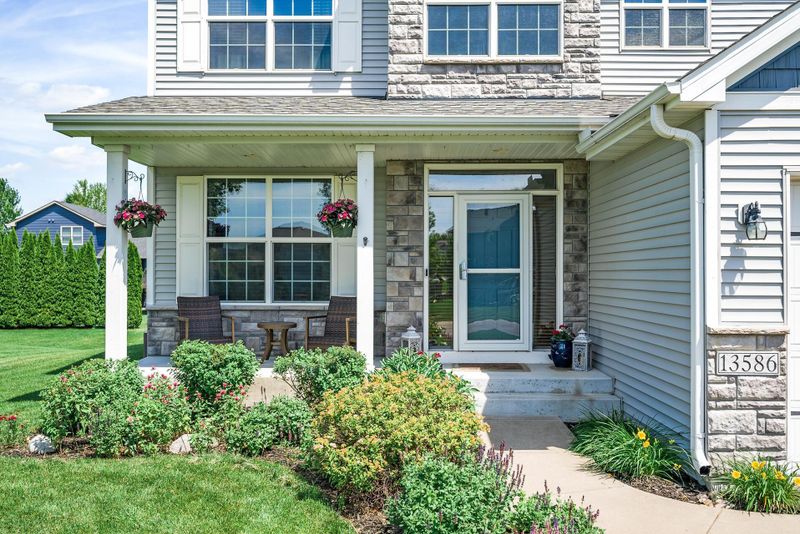 13586 Superior Dr, Rogers, MN 55374