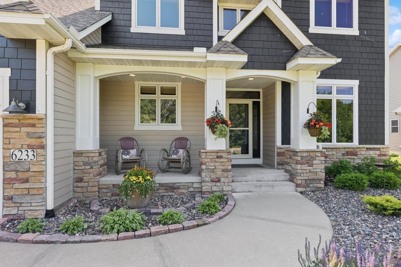 6233 W Shadow Lake Dr, Circle Pines, MN 55014