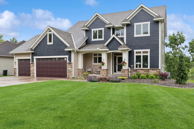 6233 W Shadow Lake Dr, Circle Pines, MN 55014