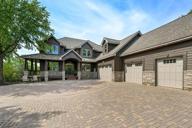 1165 Symphony Ln, Chaska, MN 55318