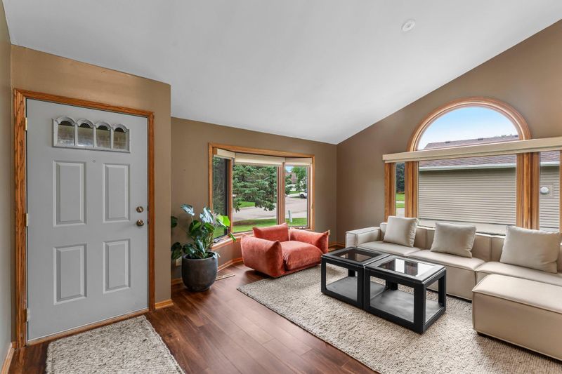 2212 Henna Ave N, Oakdale, MN 55128