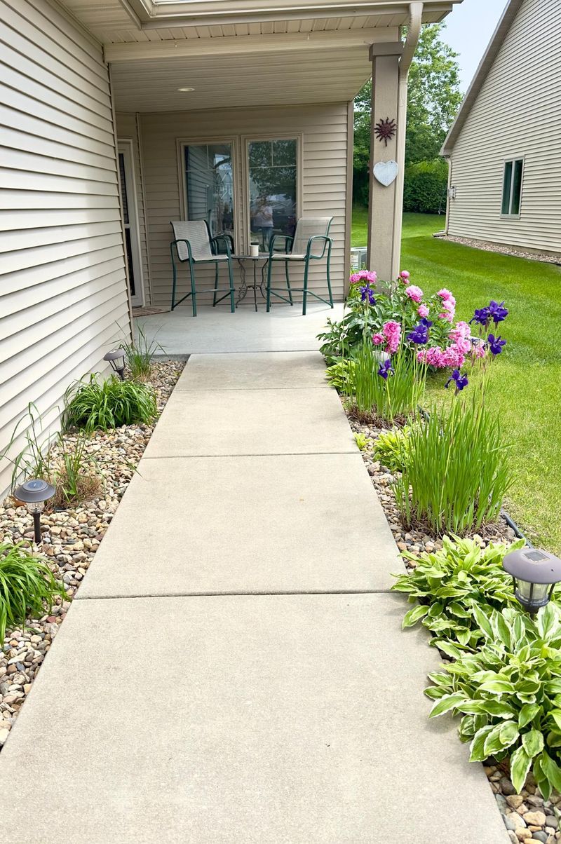 650 Shardlow Pl NE, Byron, MN 55920
