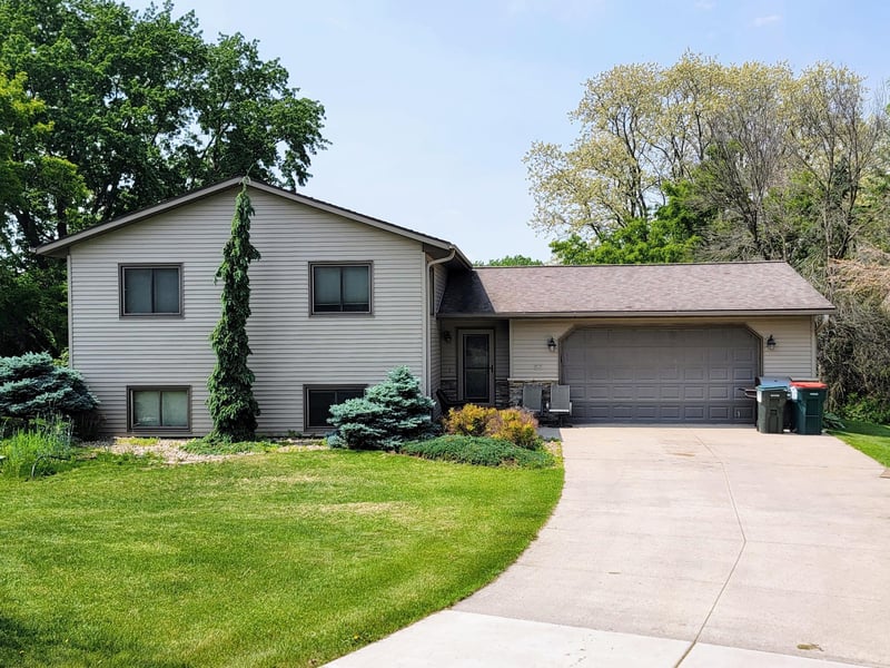 415 6th St SW, Oronoco, MN 55960