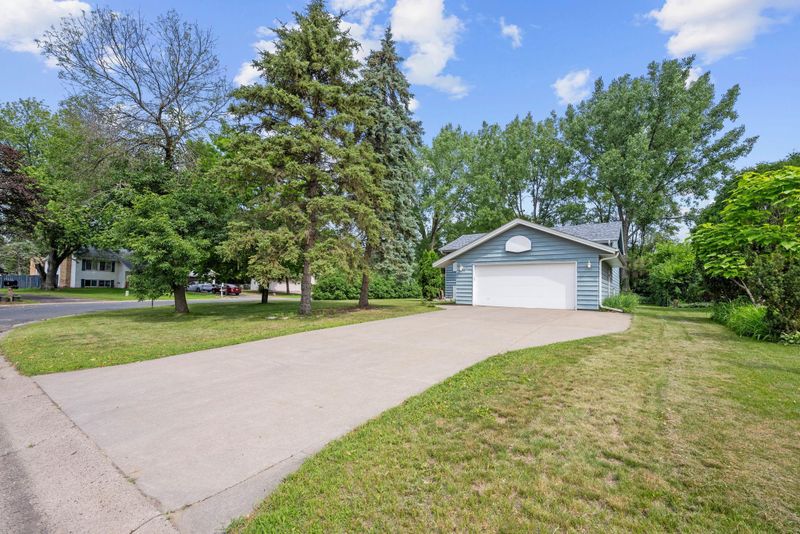 905 97th Ln NE, Blaine, MN 55434