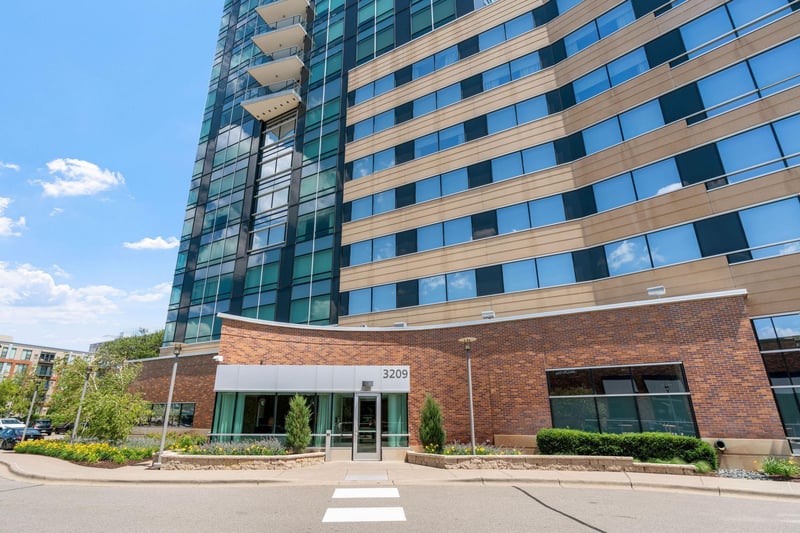 3209 Galleria #1108, Edina, MN 55435