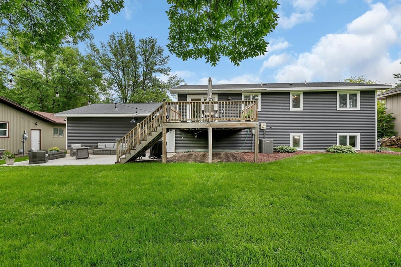 915 4th St NW, Clara City, MN 56222