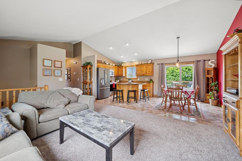 853 Texas Ct NW, Hutchinson, MN 55350
