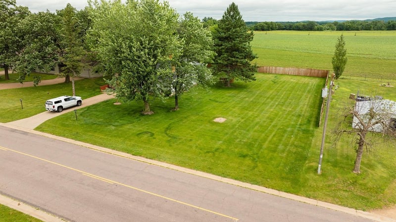 N6098 County Rd N, Arkansaw, WI 54721