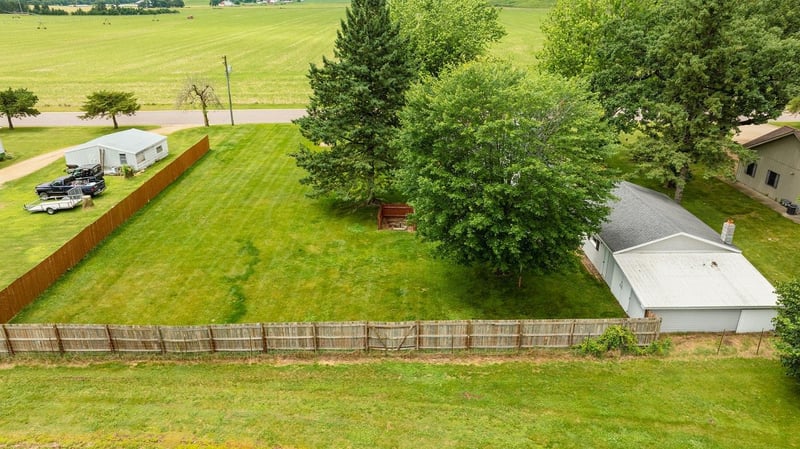 N6098 County Rd N, Arkansaw, WI 54721
