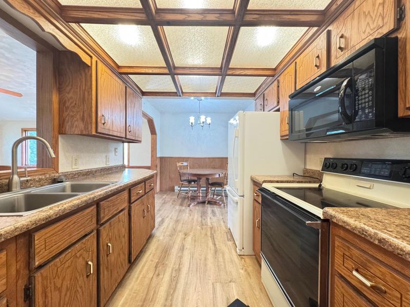 517 2nd St NW, Menahga, MN 56464