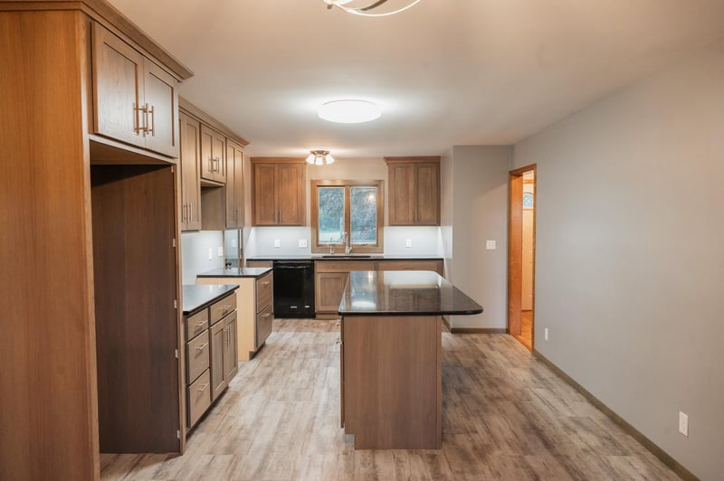 940 1st St NW, Wells, MN 56097