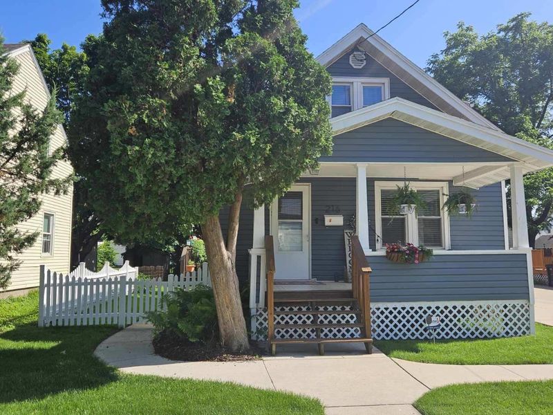 216 10 1/2 St SE, Rochester, MN 55904