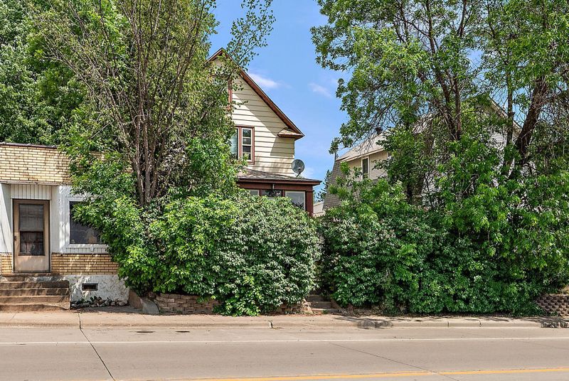 715 9th St N, Virginia, MN 55792