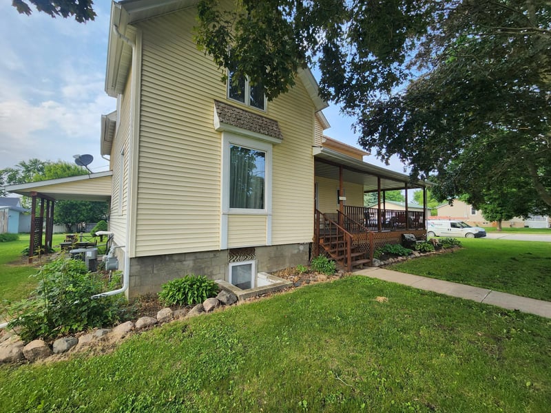105 E Main St, Brownsdale, MN 55918