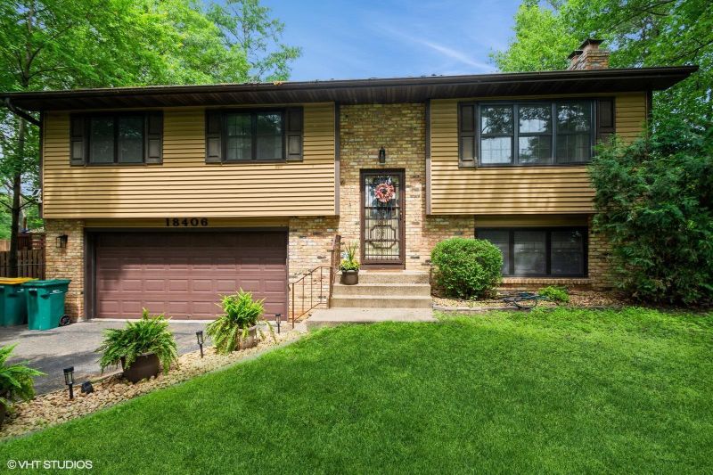 18406 Lakeview Point Dr NE, Wyoming, MN 55092
