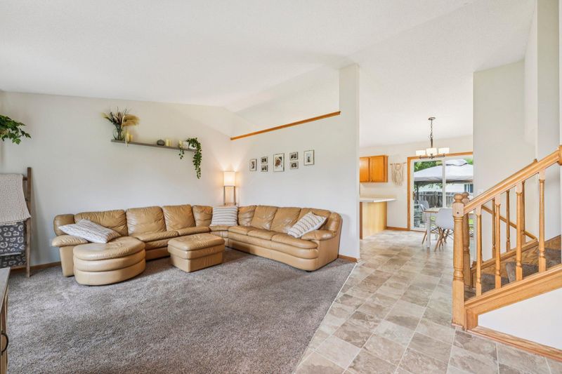 608 Frontier Cir, Belle Plaine, MN 56011