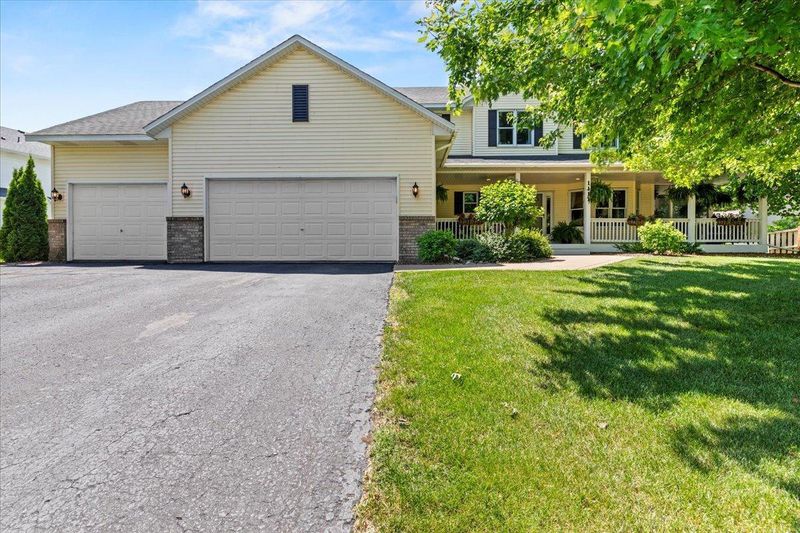 1111 Woods Creek Dr, Delano, MN 55328