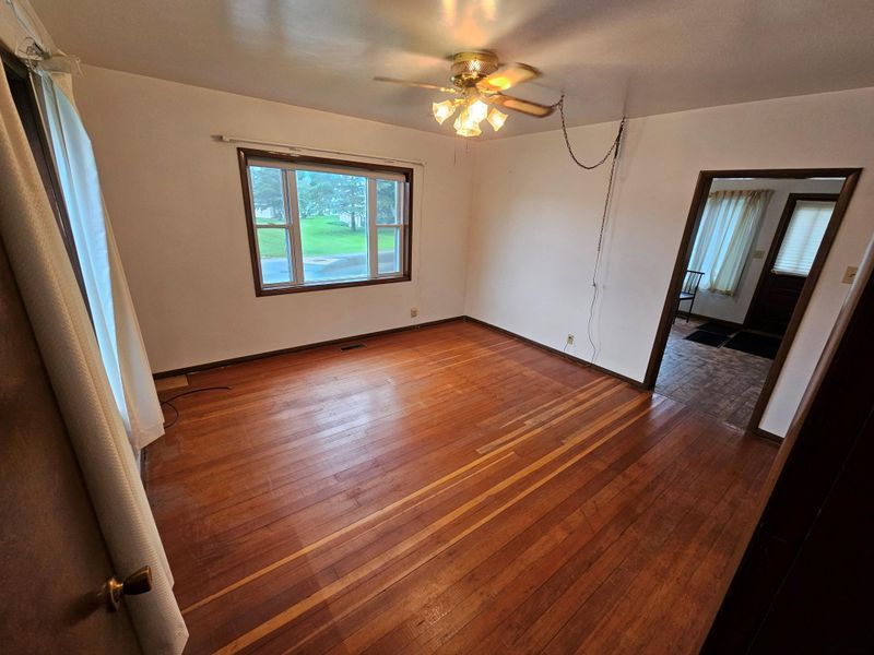 204 John St, Le Roy, MN 55951