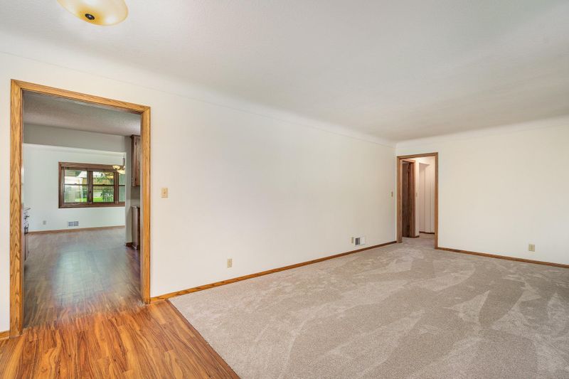 2850 Highridge Ter, Eagan, MN 55121