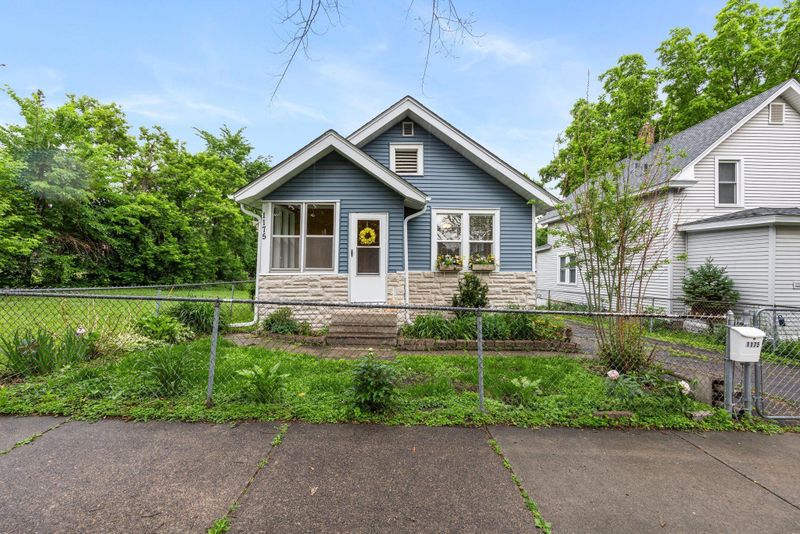 1175 Seminary Ave, Saint Paul, MN 55104