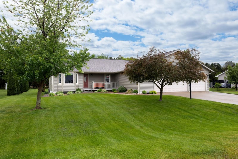 N8343 Mcwain Dr, Holmen, WI 54636