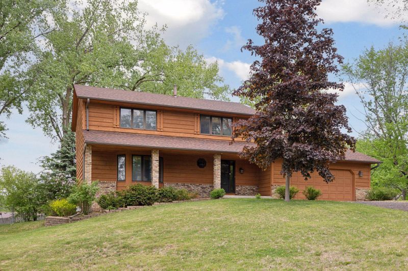 2712 Dalridge Cir, Burnsville, MN 55337