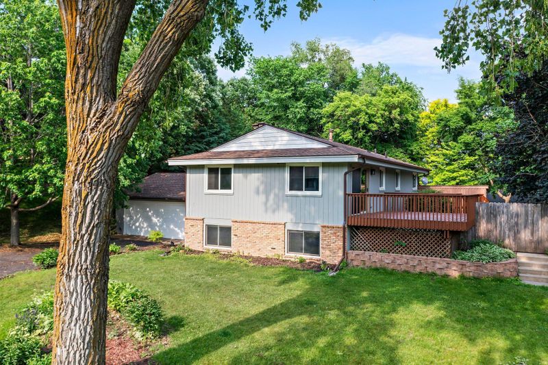 13617 Country Pl, Burnsville, MN 55337