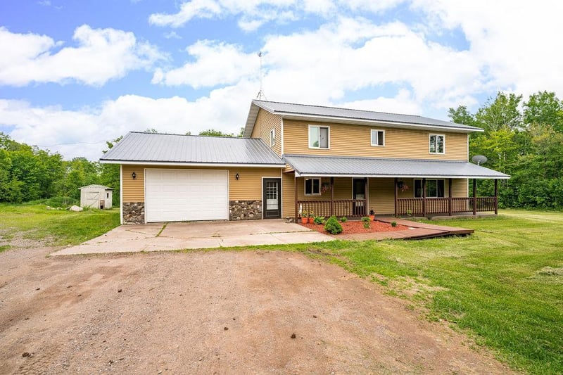 4984 Tower Rd, Moose Lake, MN 55767