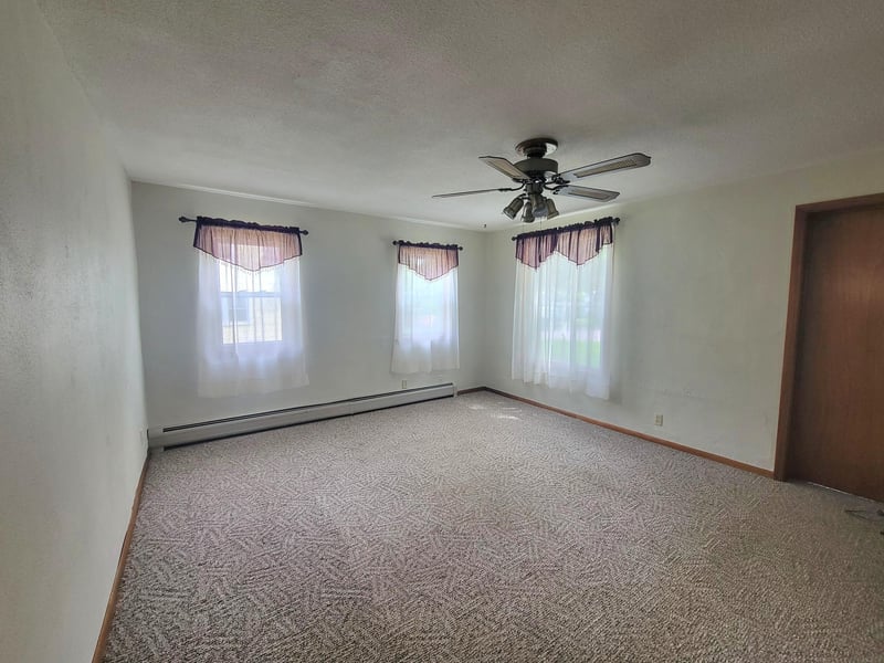 108 S Griffin St, Lakefield, MN 56150