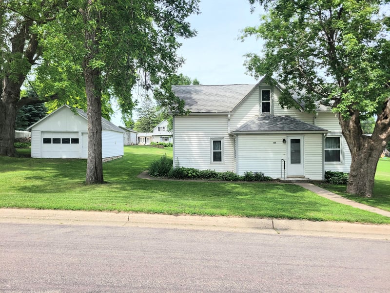 108 S Griffin St, Lakefield, MN 56150