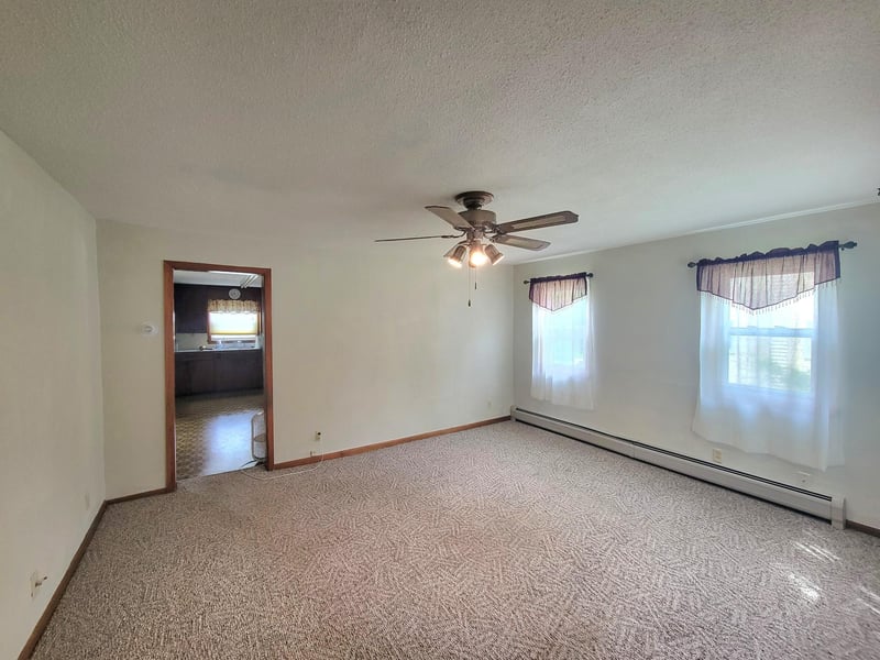 108 S Griffin St, Lakefield, MN 56150