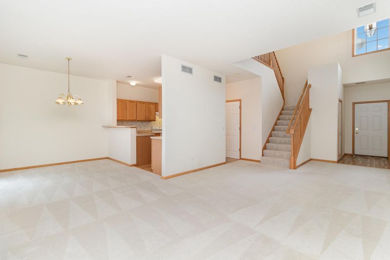 1411 Yorkshire Ln, Shakopee, MN 55379