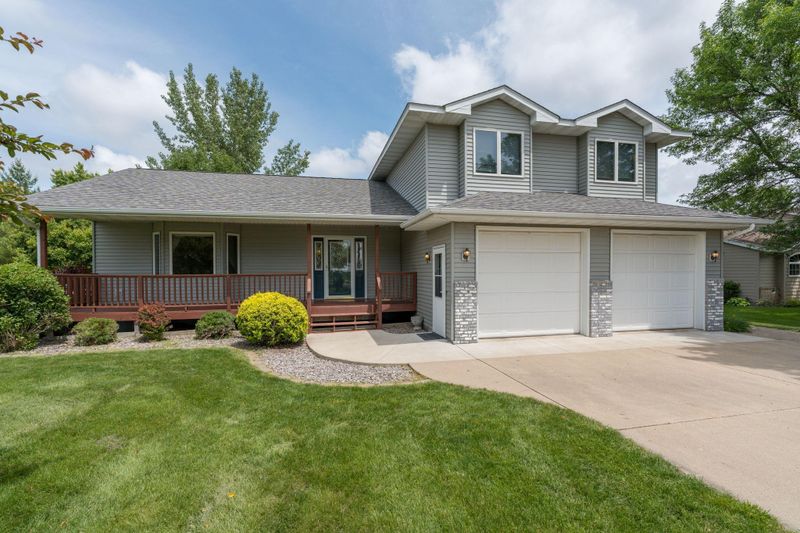 1801 1st St E, Glencoe, MN 55336