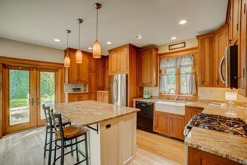 201 6th St S, Stillwater, MN 55082