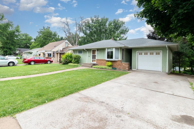 1121 Kennard St, Saint Paul, MN 55106